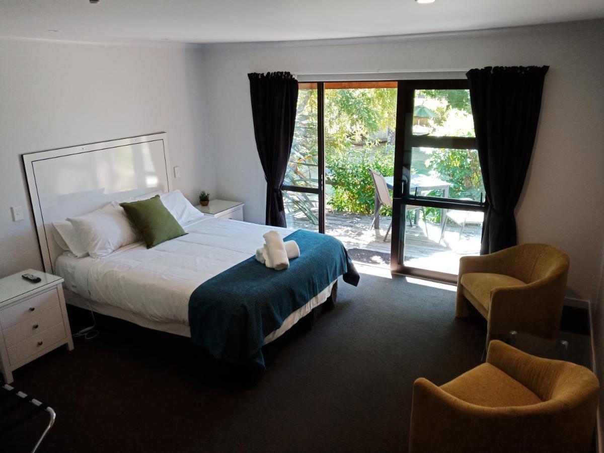 Motuoapa Bay Chalets Turangi Bagian luar foto