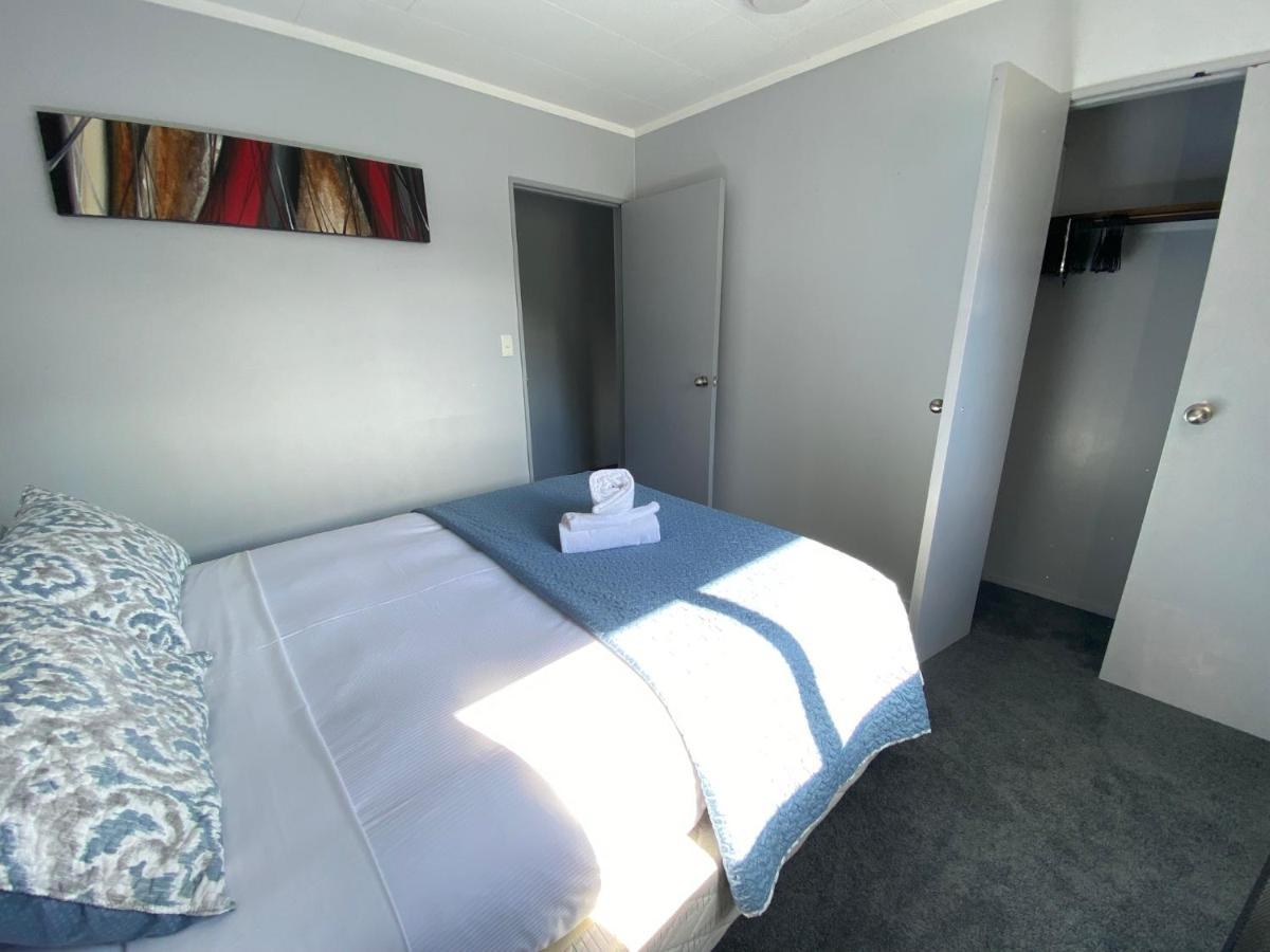 Motuoapa Bay Chalets Turangi Bagian luar foto