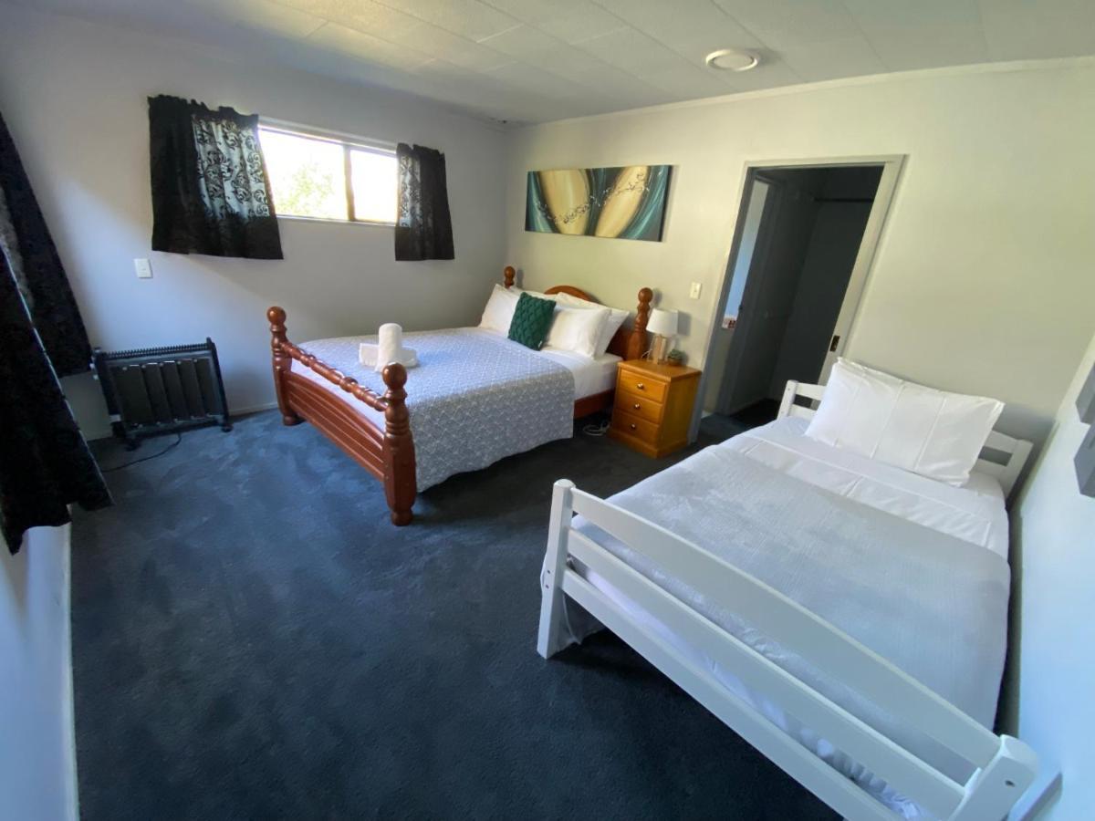 Motuoapa Bay Chalets Turangi Bagian luar foto