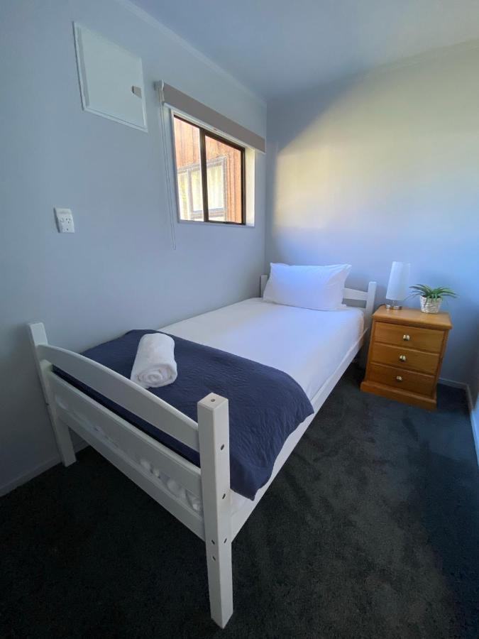Motuoapa Bay Chalets Turangi Bagian luar foto