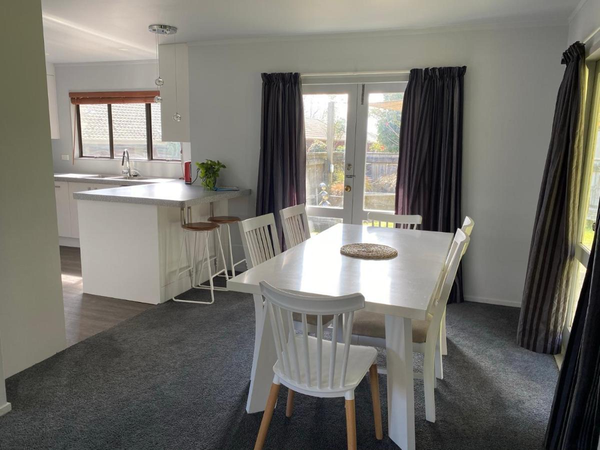 Motuoapa Bay Chalets Turangi Bagian luar foto