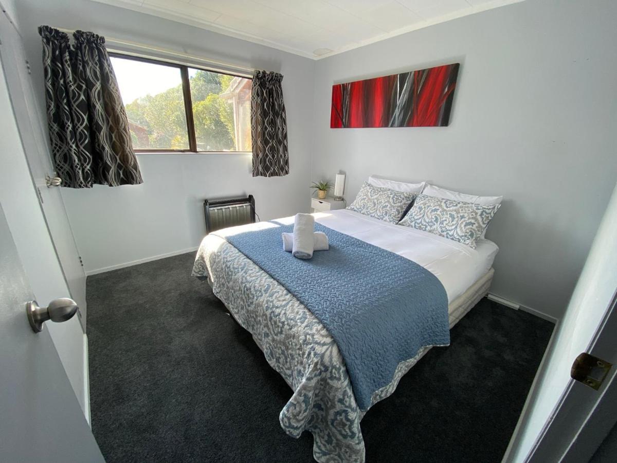 Motuoapa Bay Chalets Turangi Bagian luar foto