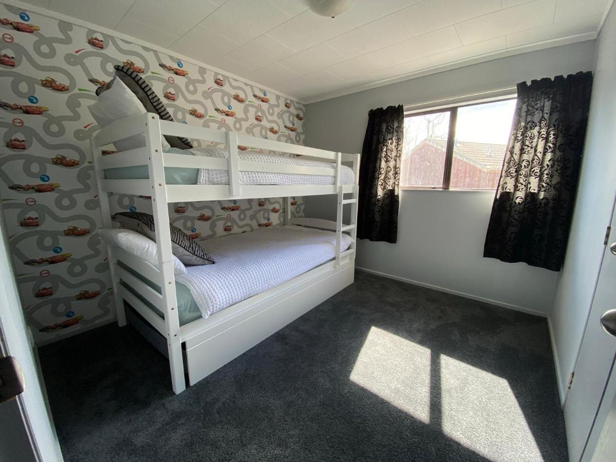 Motuoapa Bay Chalets Turangi Bagian luar foto