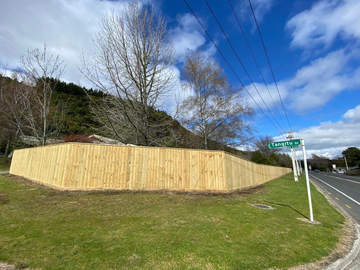 Motuoapa Bay Chalets Turangi Bagian luar foto