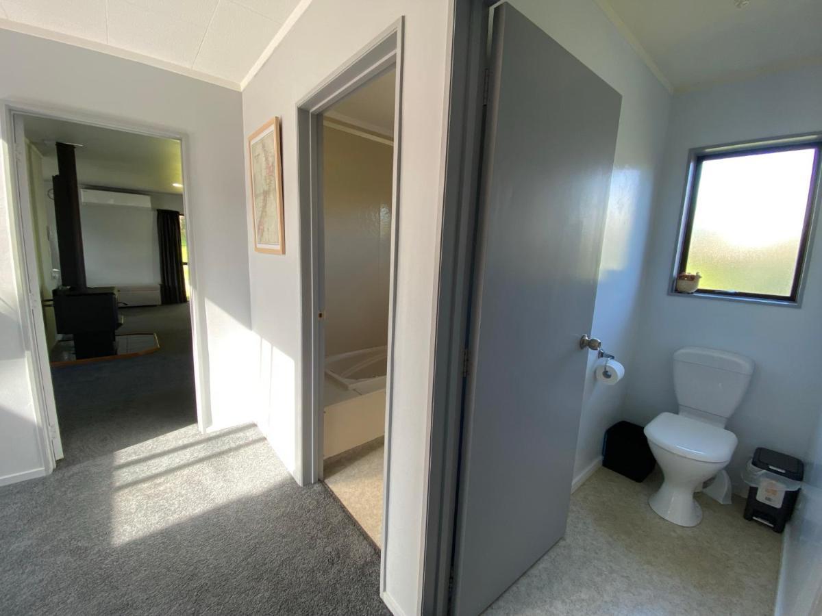 Motuoapa Bay Chalets Turangi Bagian luar foto