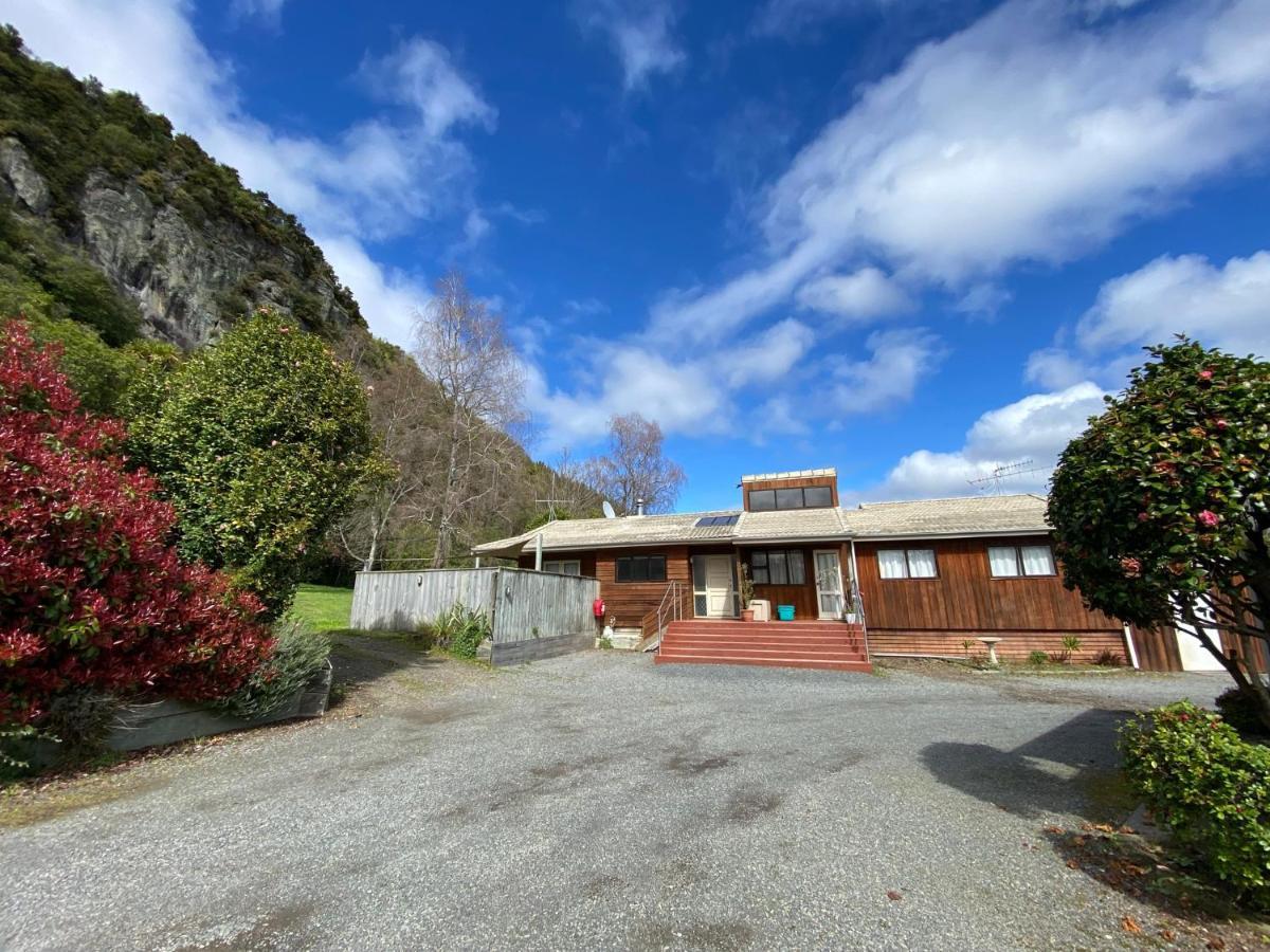 Motuoapa Bay Chalets Turangi Bagian luar foto