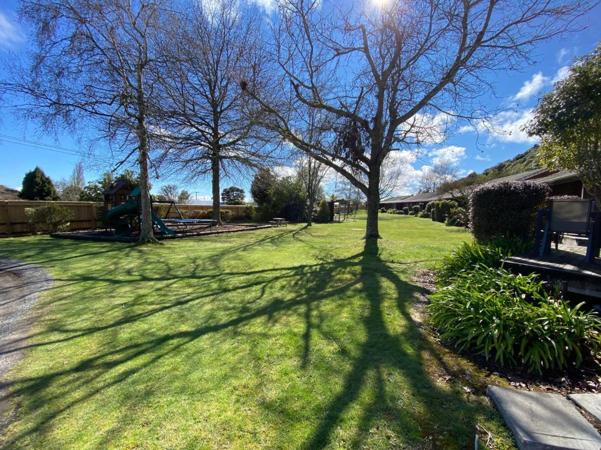 Motuoapa Bay Chalets Turangi Bagian luar foto