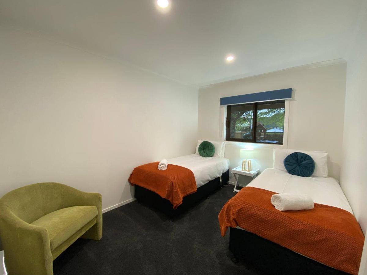 Motuoapa Bay Chalets Turangi Bagian luar foto
