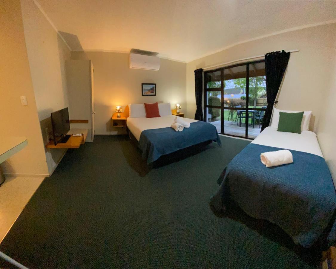 Motuoapa Bay Chalets Turangi Bagian luar foto